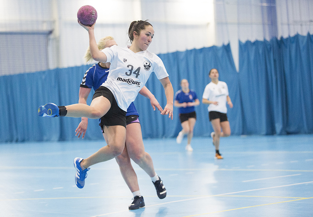 Woman throwing a handball 